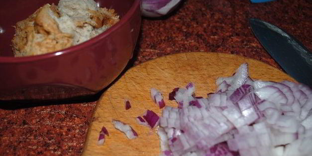 рыбные котлетки под лимонно-сметанным соусом