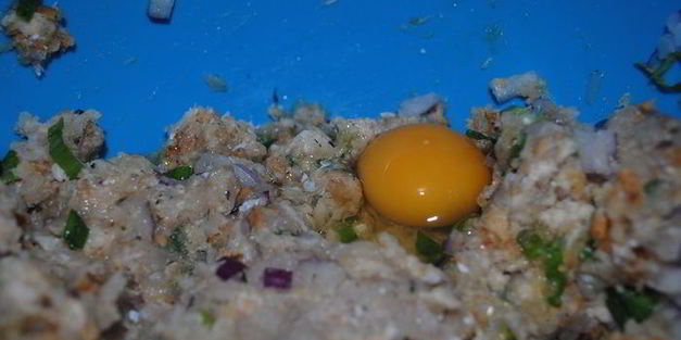 рыбные котлетки под лимонно-сметанным соусом