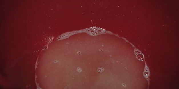 рыбные котлетки под лимонно-сметанным соусом