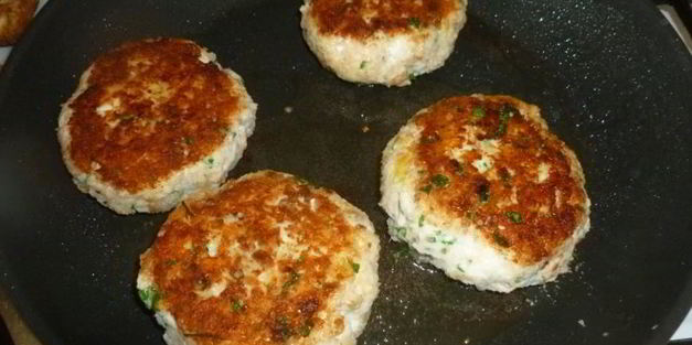 шведские рыбные котлеты с освежающей сальсой