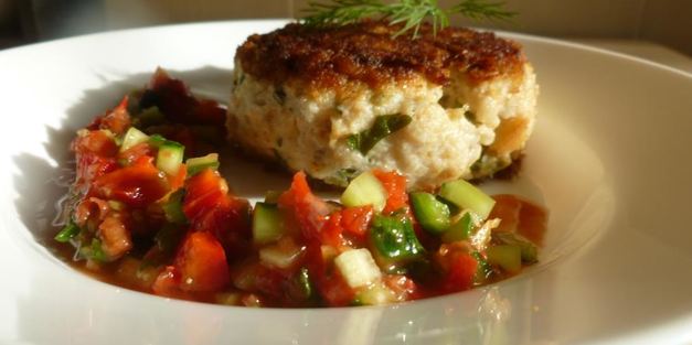 шведские рыбные котлеты с освежающей сальсой