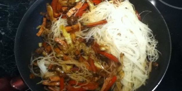 лапша по-сингапурски