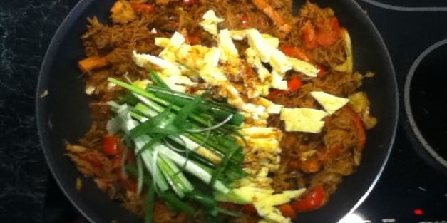 лапша по-сингапурски