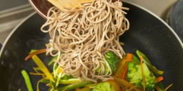 лапша с брокколи