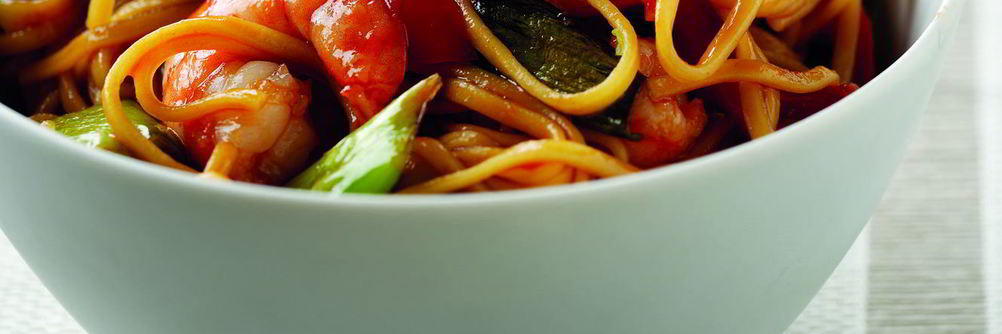 Лапша с креветками и овощами