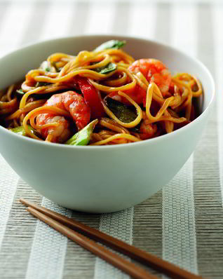 Лапша с креветками и овощами