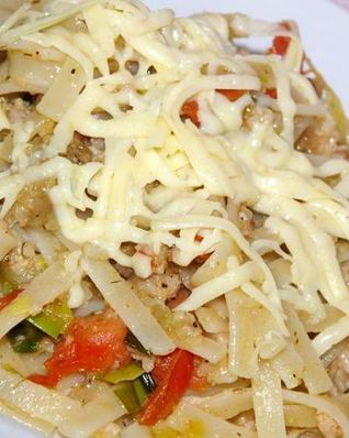 Лапша с мясным соусом по-домашнему