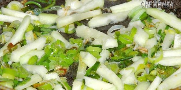 лапша с мясным соусом по-домашнему