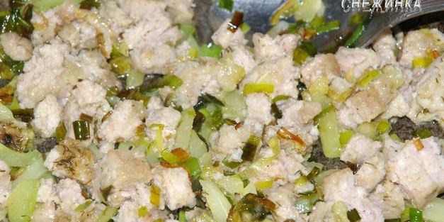 лапша с мясным соусом по-домашнему