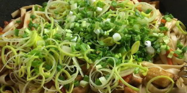 лапша удон с курицей терияки