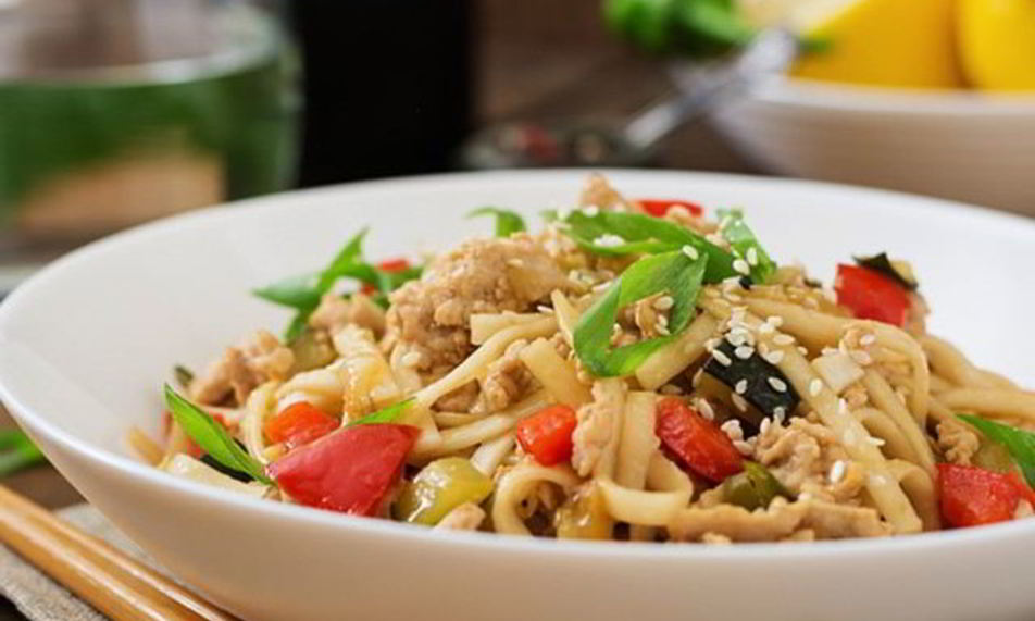 Рецепт лапша удон с овощами и курицей по-японски