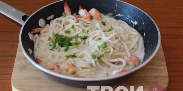 лапша удон в кокосовом молоке с креветками