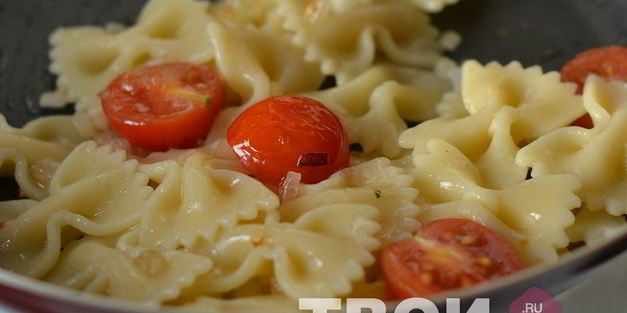 быстрая паста с консервированным тунцом