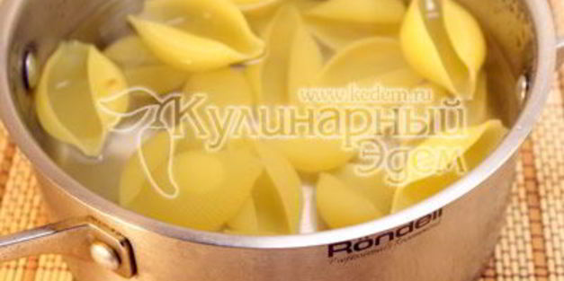 фаршированные ракушки с грибами и ветчиной