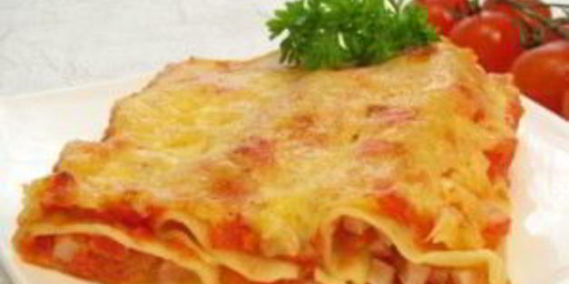 каннеллони с беконом под томатным соусом