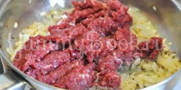 каннеллони с мясом под соусом бешамель