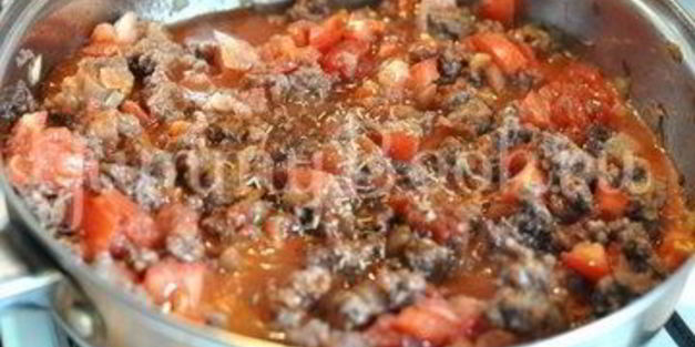 каннеллони с мясом под соусом бешамель