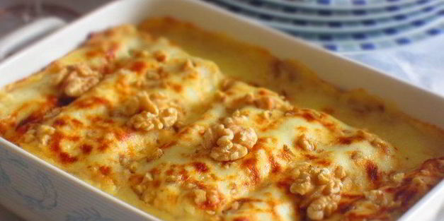 каннелони с козьим сыром и орехами под соусом бешамель