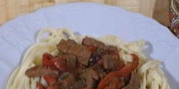 макароны с говядиной и перцем