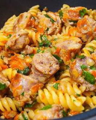 Макароны с говяжьей колбаской