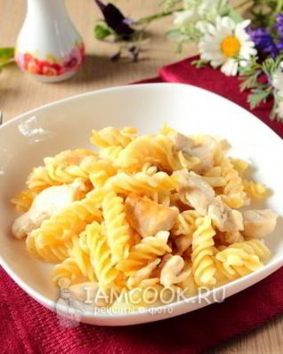 Макароны с курицей в мультиварке