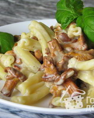 Макароны с лисичками в сливочном соусе