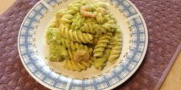 макароны с соусом из брокколи и креветками