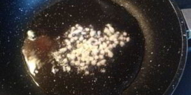 макароны с соусом из брокколи и креветками