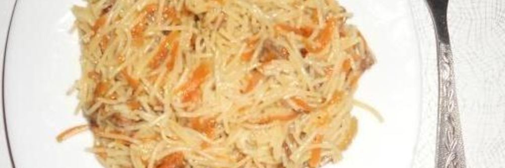Макароны с тушенкой и чесноком