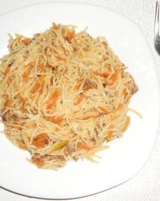 Макароны с тушенкой и чесноком
