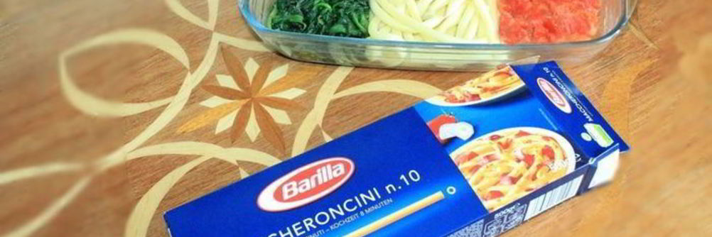 Макароны со шпинатом и помидорами