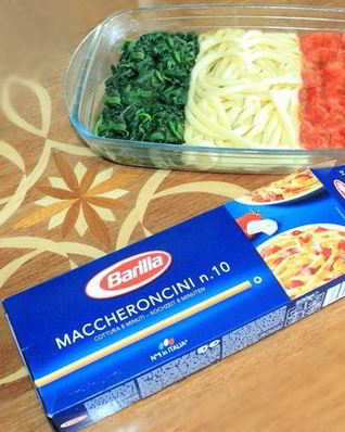 Макароны со шпинатом и помидорами