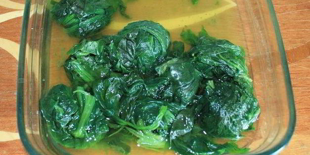 макароны со шпинатом и помидорами