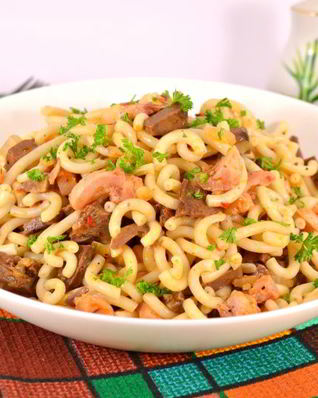 Макароны со свиным сердцем и копченой курицей