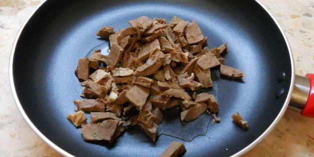 макароны со свиным сердцем и копченой курицей