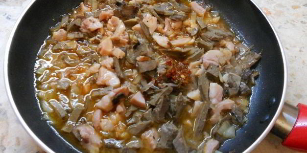 макароны со свиным сердцем и копченой курицей