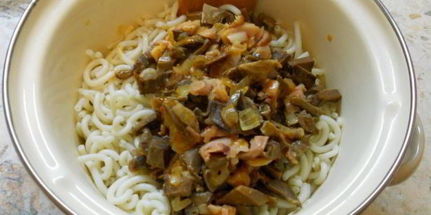 макароны со свиным сердцем и копченой курицей