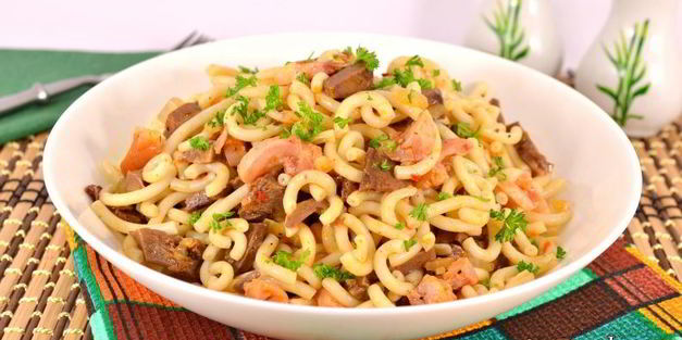макароны со свиным сердцем и копченой курицей