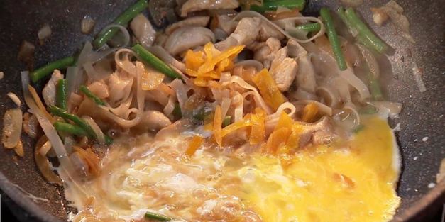 пад тай — жареная лапша по-тайски