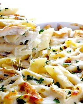 Паста Альфредо с курицей, запеченная