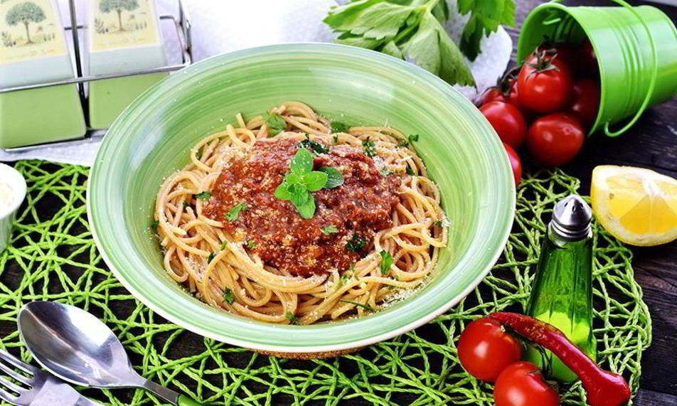 Рецепт паста болоньезе с мясным фаршем, пармезаном и красным вином