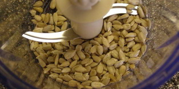 паста из баклажана с семечками