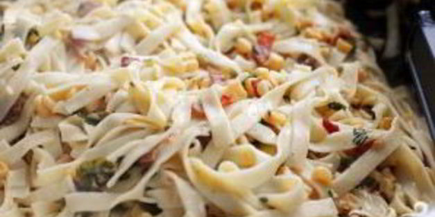 паста карбонара с кукурузой и чили