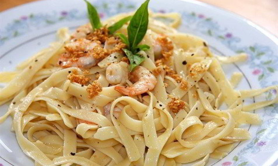 Рецепт паста лингвини с креветками и свежей зеленью