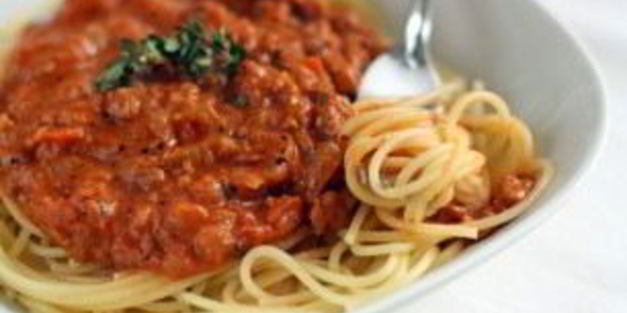 паста под соусом болоньезе
