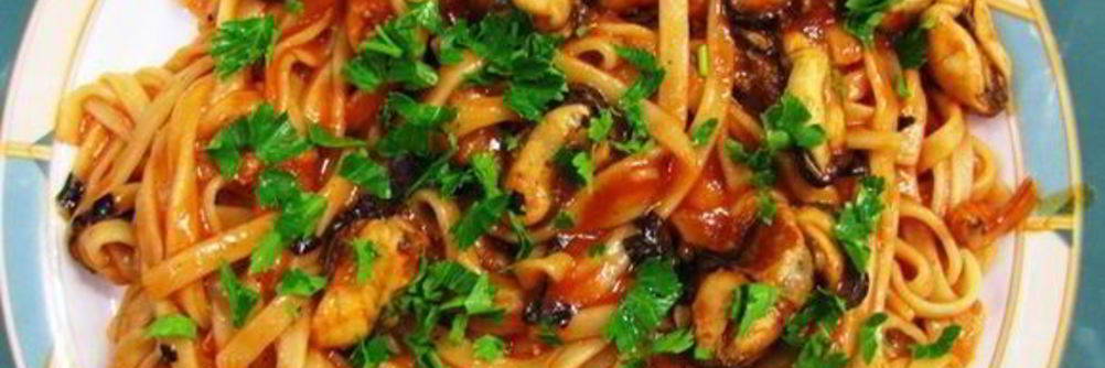 Паста под томатным соусом