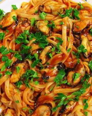 Паста под томатным соусом