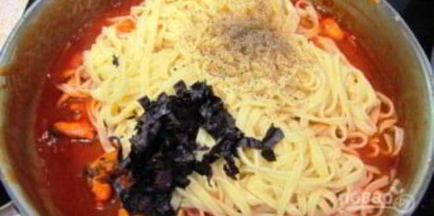 паста под томатным соусом