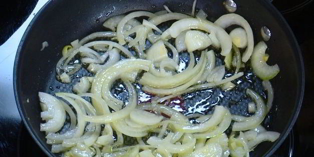 паста с беконом, шпинатом и помидорами