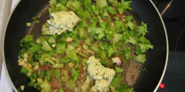 паста с брокколи и анчоусами